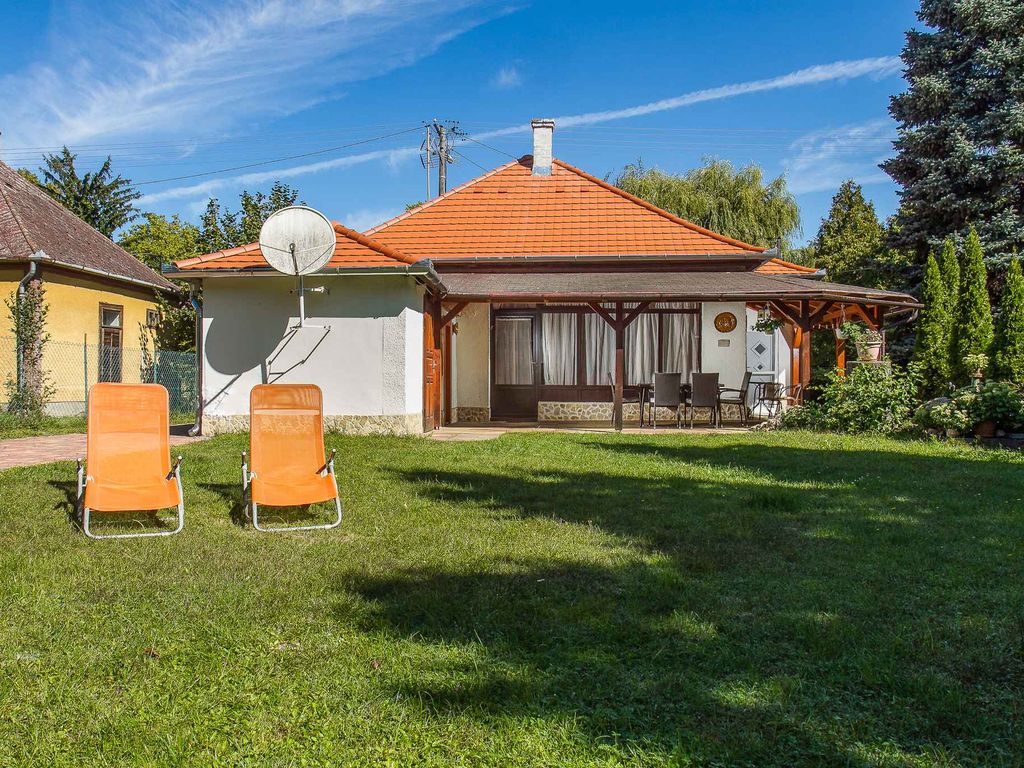 Ferienhaus ordentlich mit großem Garten