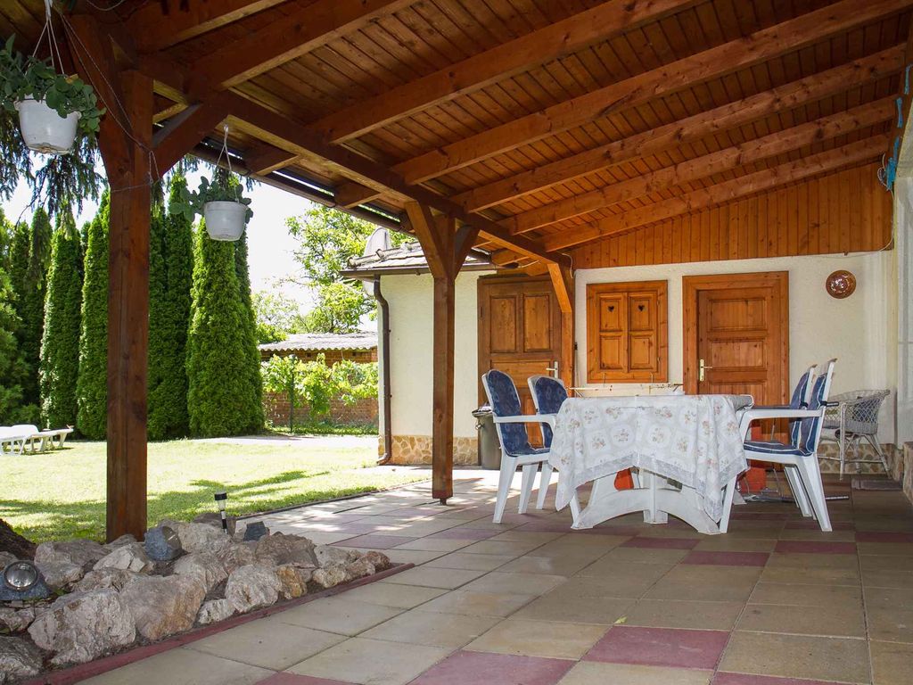 Ferienhaus ordentlich mit großem Garten