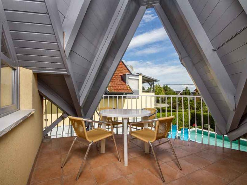 Ferienwohnung mit Pool und gepflegtem Garten,Klimaanlage, Safe