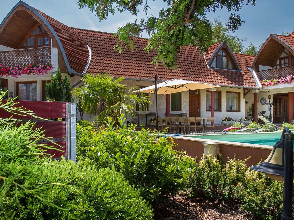 Ferienwohnung in einem Apartmenthaus mit Pool und Internet