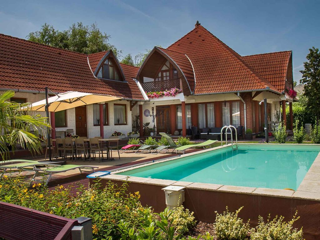 Ferienwohnung in einem Apartmenthaus mit Pool und Internet