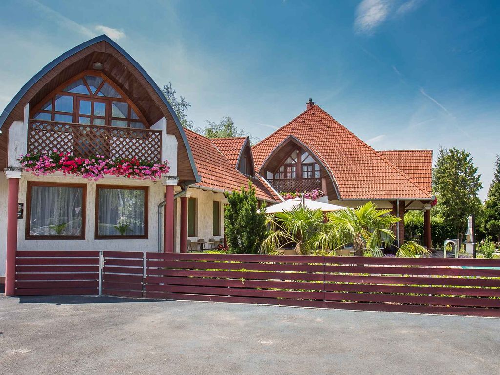 Ferienwohnung in einem Apartmenthaus mit Pool und Internet