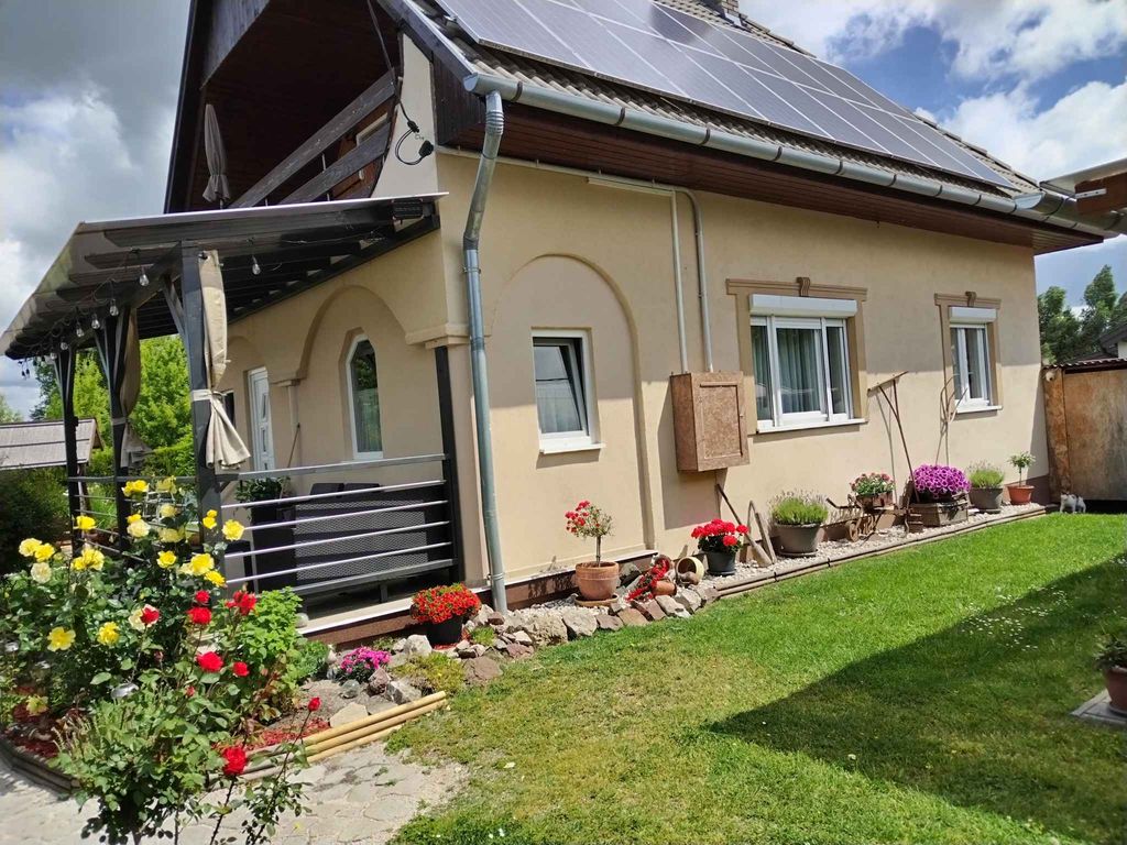 Ferienhaus mit Pool und Klimaanlage