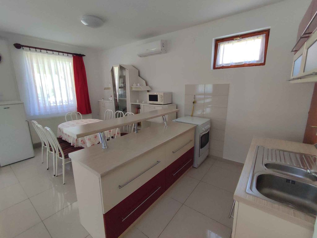 Ferienhaus mit Pool, WLAN und Klimaanlage