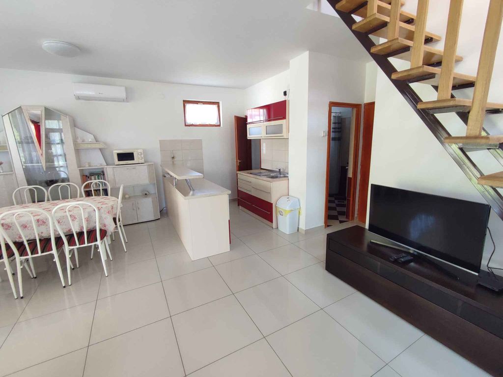 Ferienhaus mit Pool, WLAN und Klimaanlage