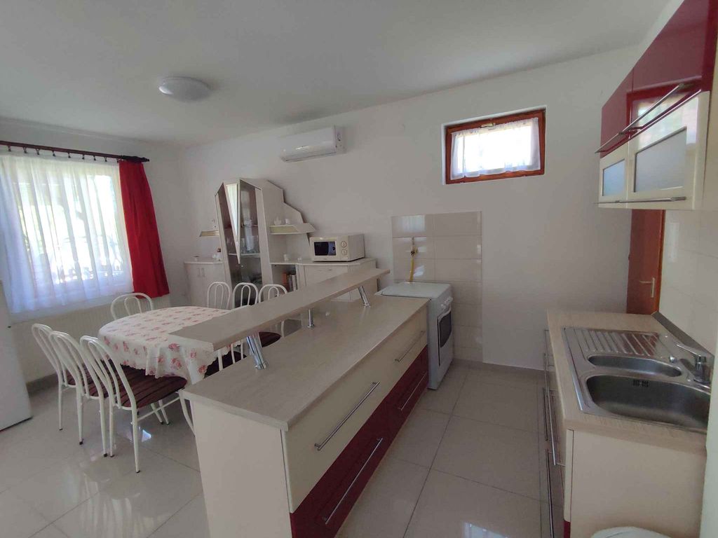 Ferienhaus mit Pool, WLAN und Klimaanlage