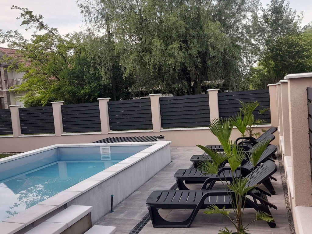 Ferienhaus mit Pool