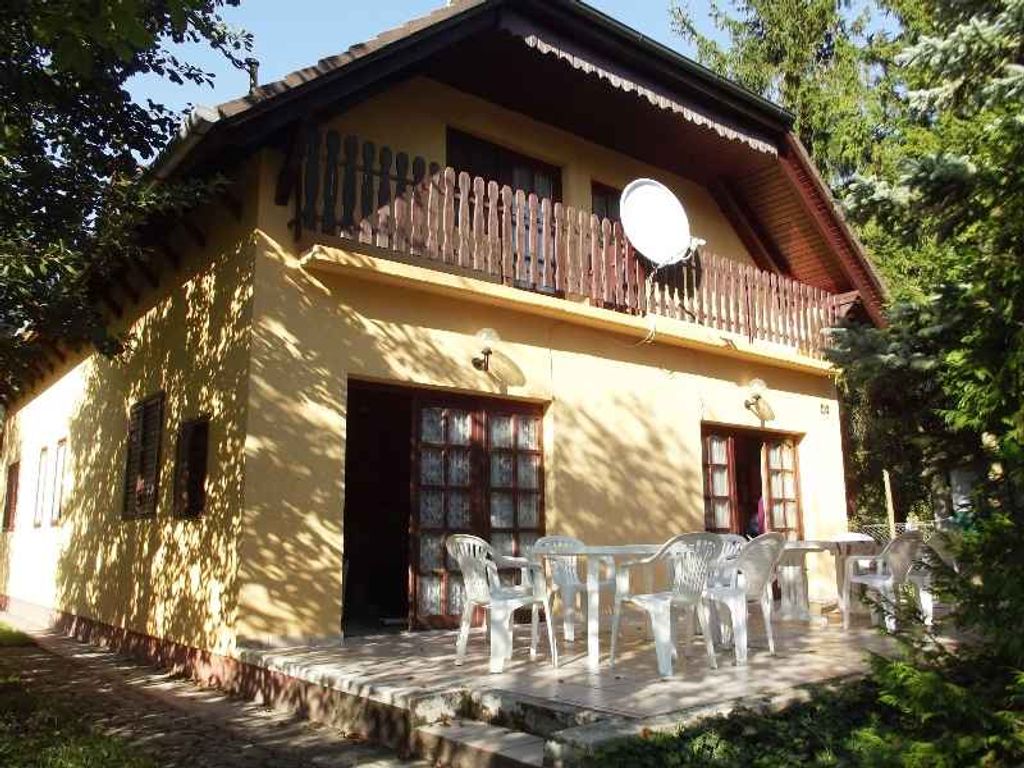 Ferienhaus mit Steg und direkter Zugang zum Wasser
