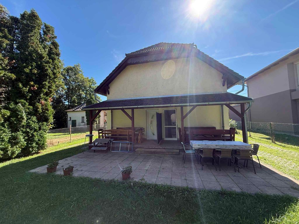 Ferienhaus mit Steg und direkter Zugang zum Wasser