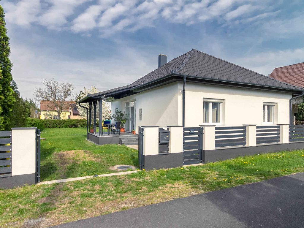 Ferienhaus mit Pool, Klimaanlage und WiFi
