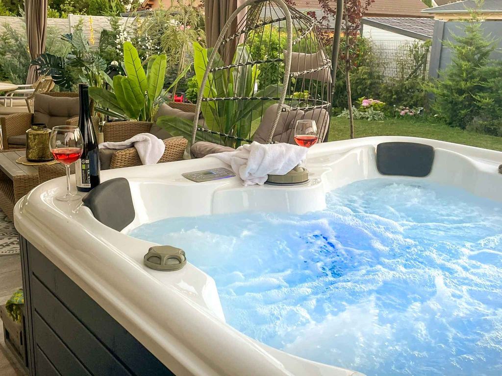 Ferienhaus in ruhiger Lage, mit großer Terrasse, Whirlpool und wunderschöner Einrichtung
