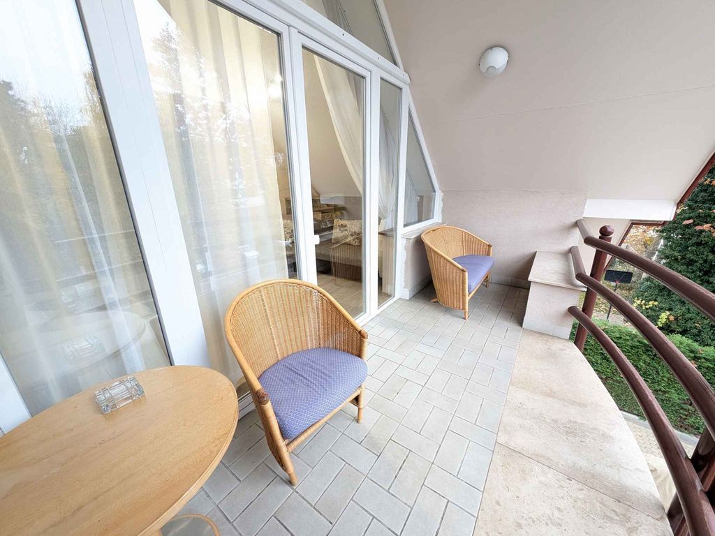 Ferienhaus mit Pool und Whirlpool nur 100 m vom Strand