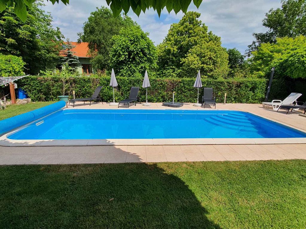 Ferienwohnung mit Garten und Pool
