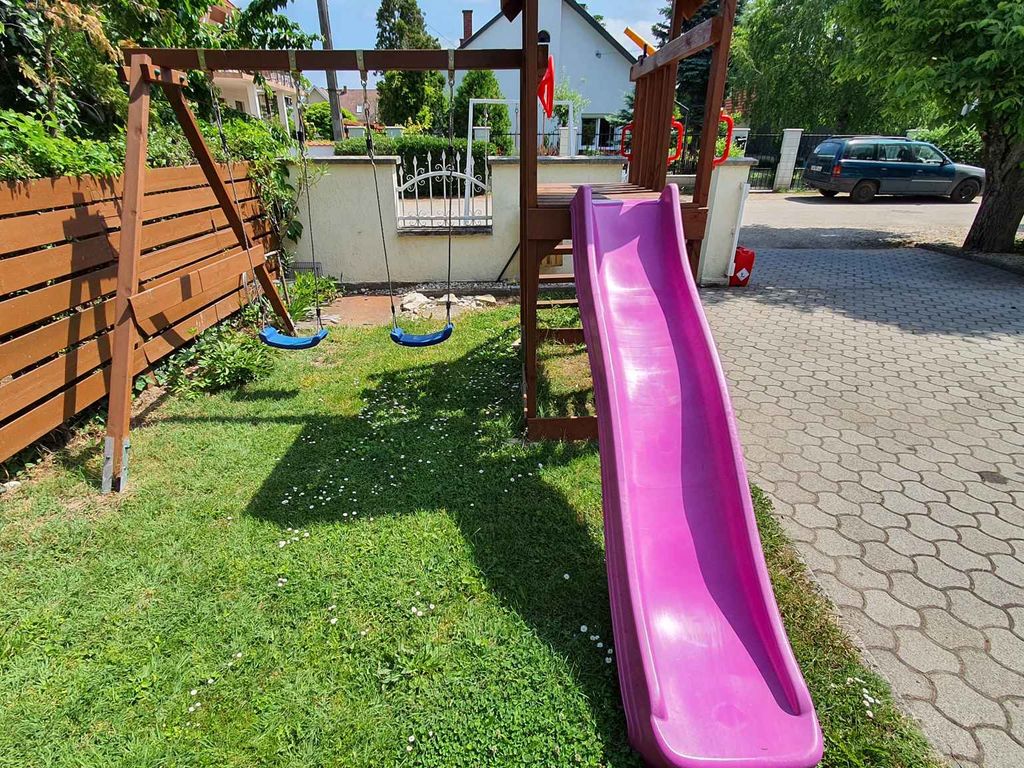 Ferienwohnung mit überdachter Terrasse und Kinderspielplatz