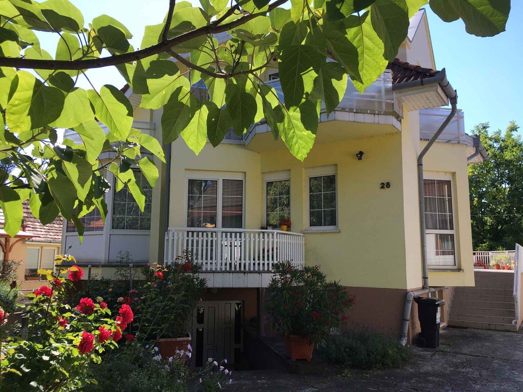 Ferienwohnung mit 5 Balkons und Gartenpavillon
