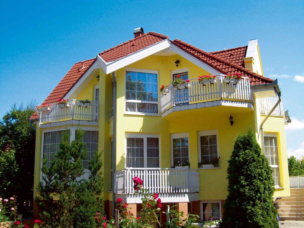 Ferienwohnung mit 5 Balkons und Gartenpavillon