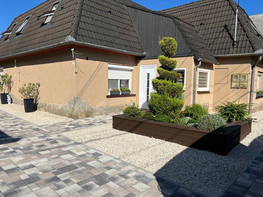 Ferienwohnung mit Garten, Grill und Kinderspielplatz in ruhiger Lage