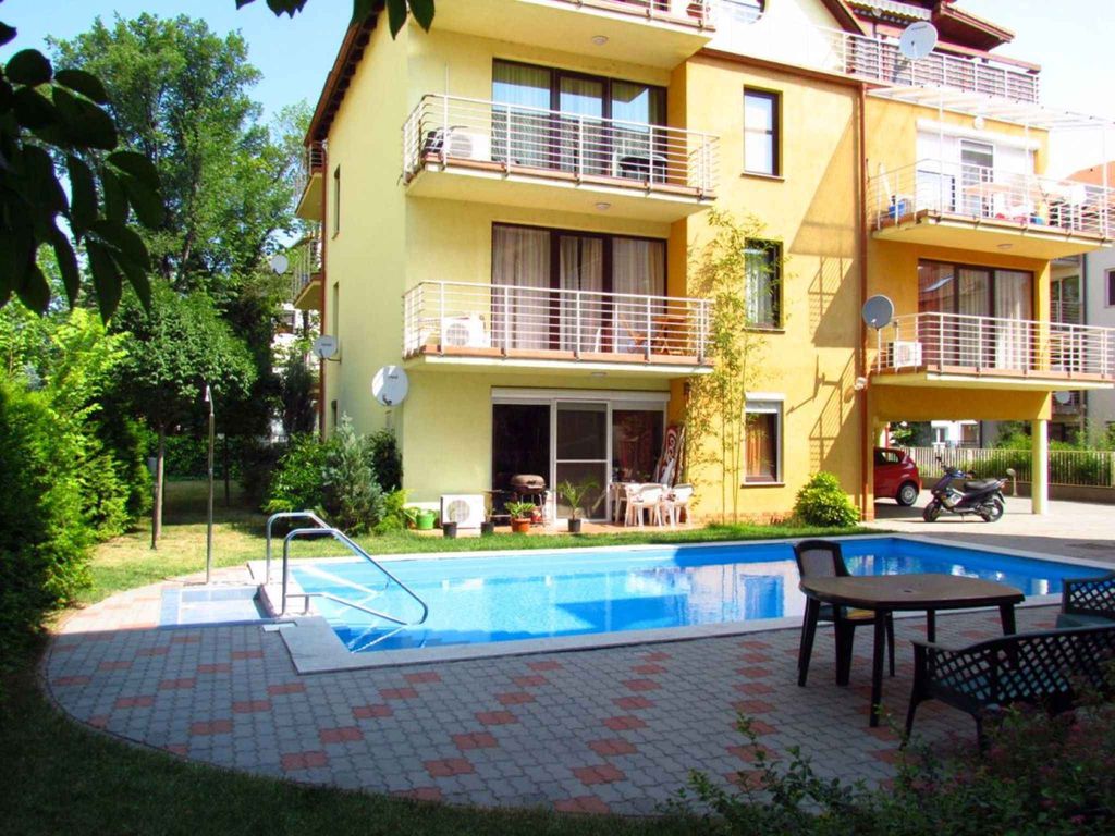 Ferienwohnung mit Aussenpool nur 100 m von Strand