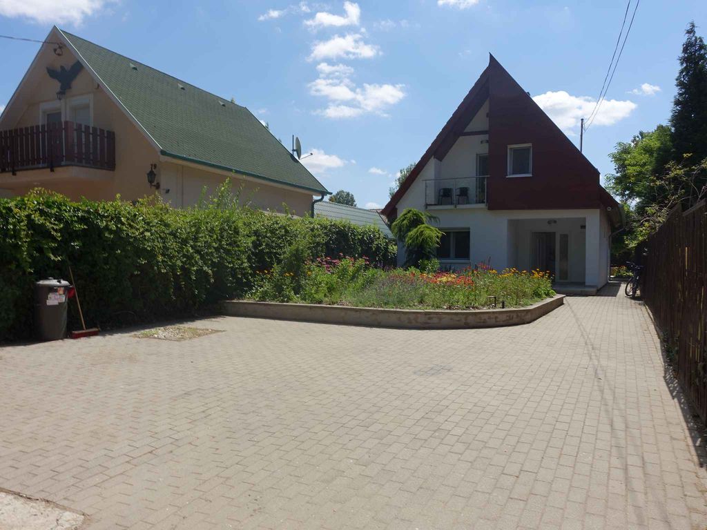 Ferienhaus mit Pool nur 200 m vom Strand