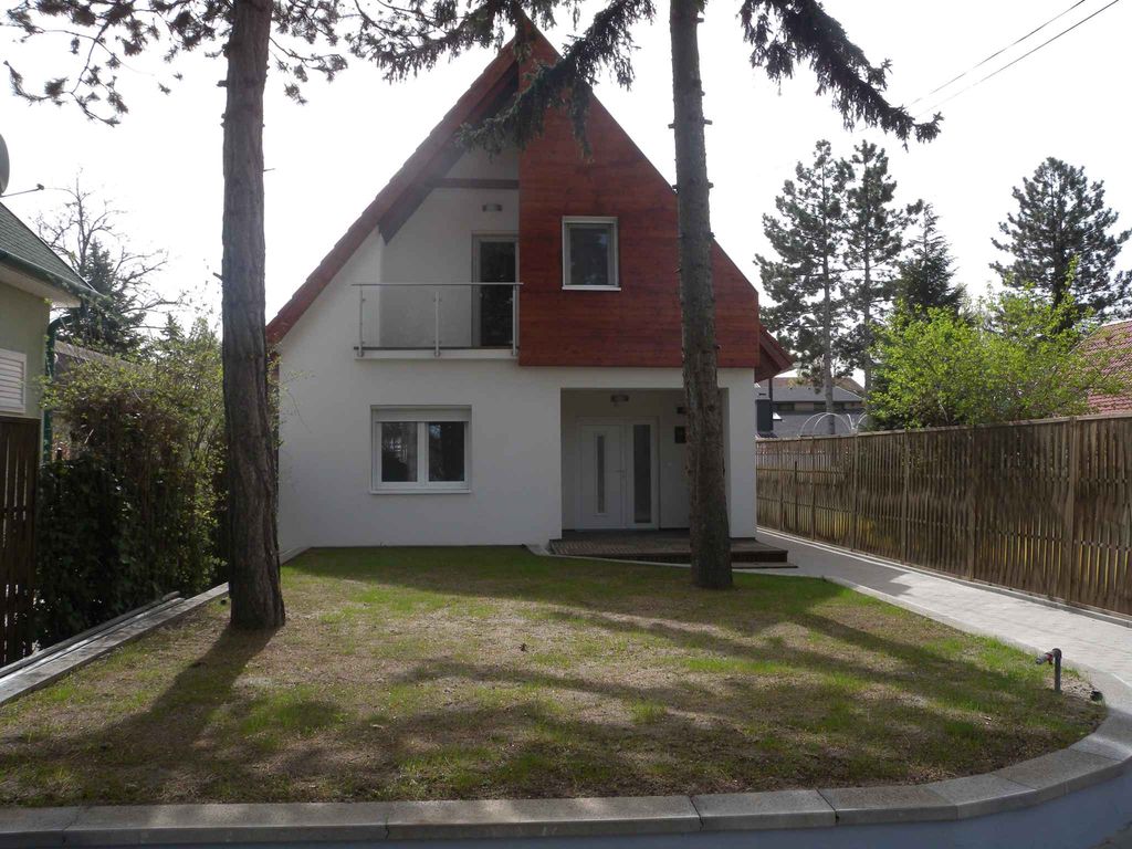 Ferienhaus mit Pool nur 200 m vom Strand