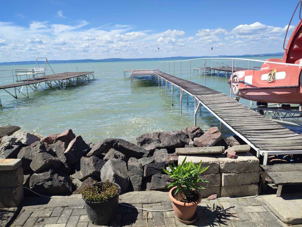 Ferienwohnung direkt am See mit eigenem Steg