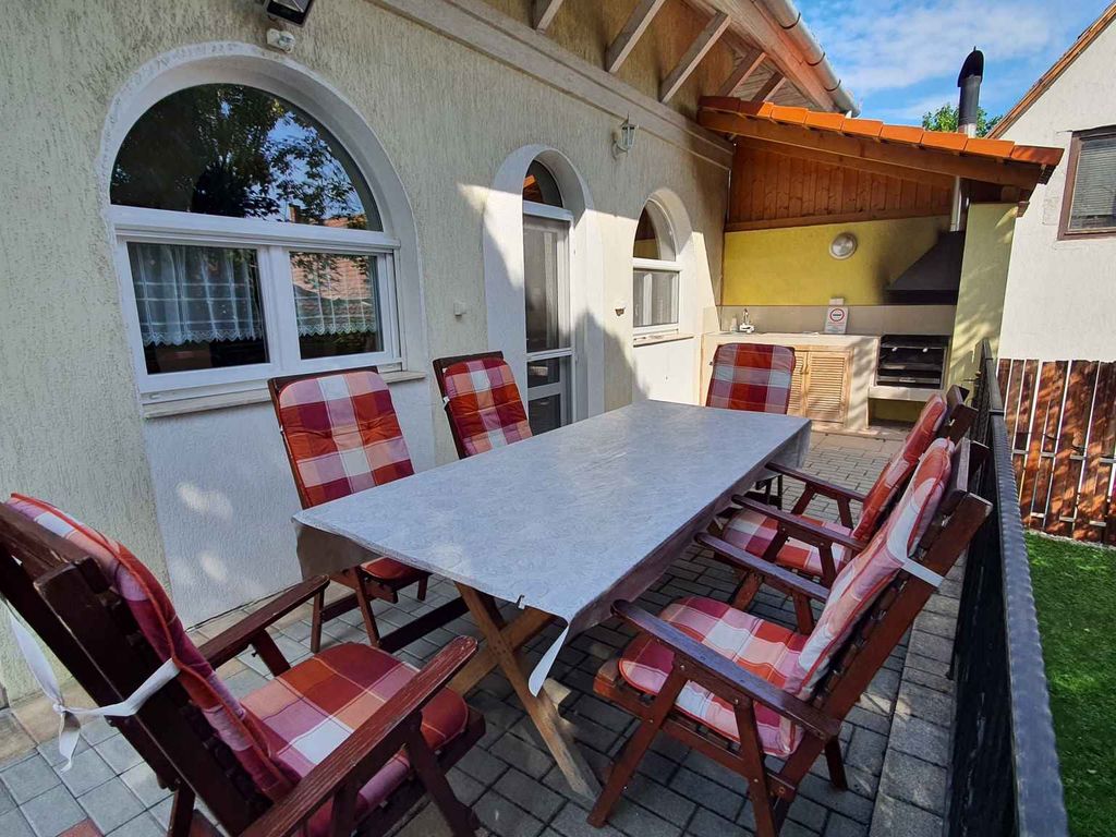 Ferienhaus mit Pool und Klimaanlage