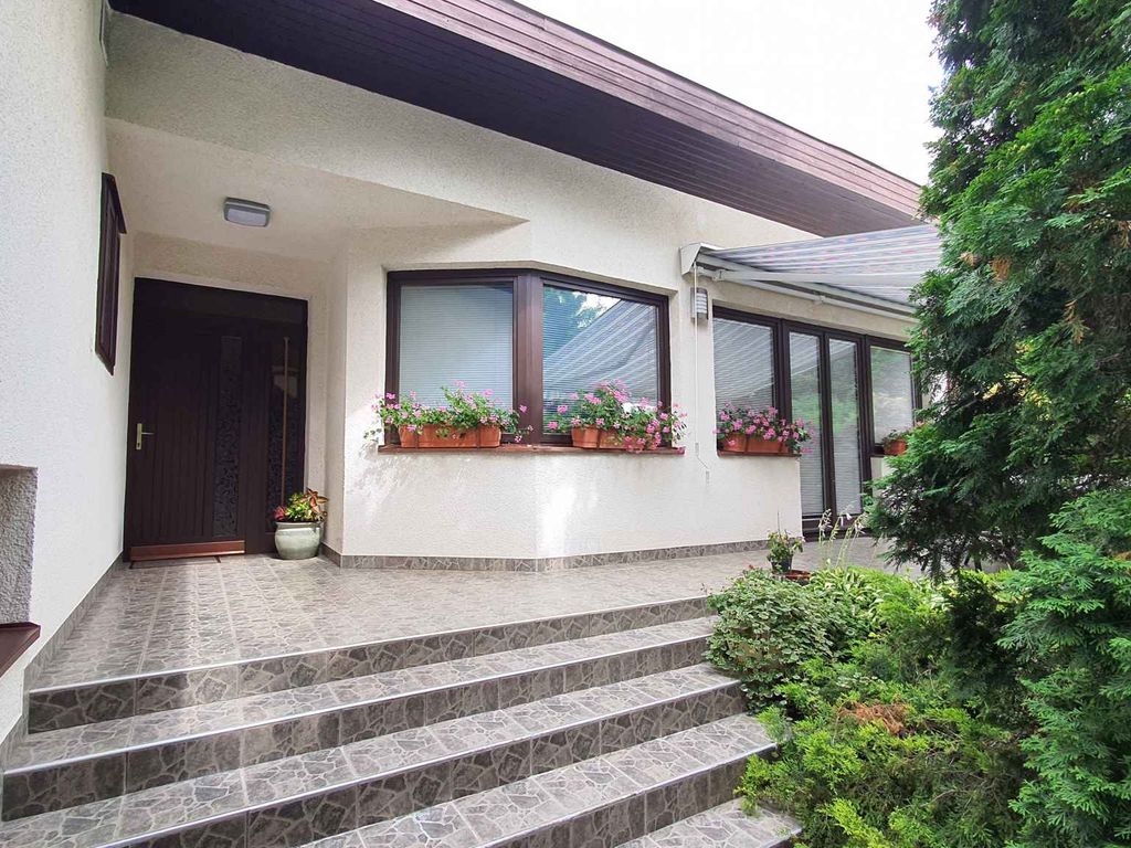 Ferienhaus mit großem Swimmingpool