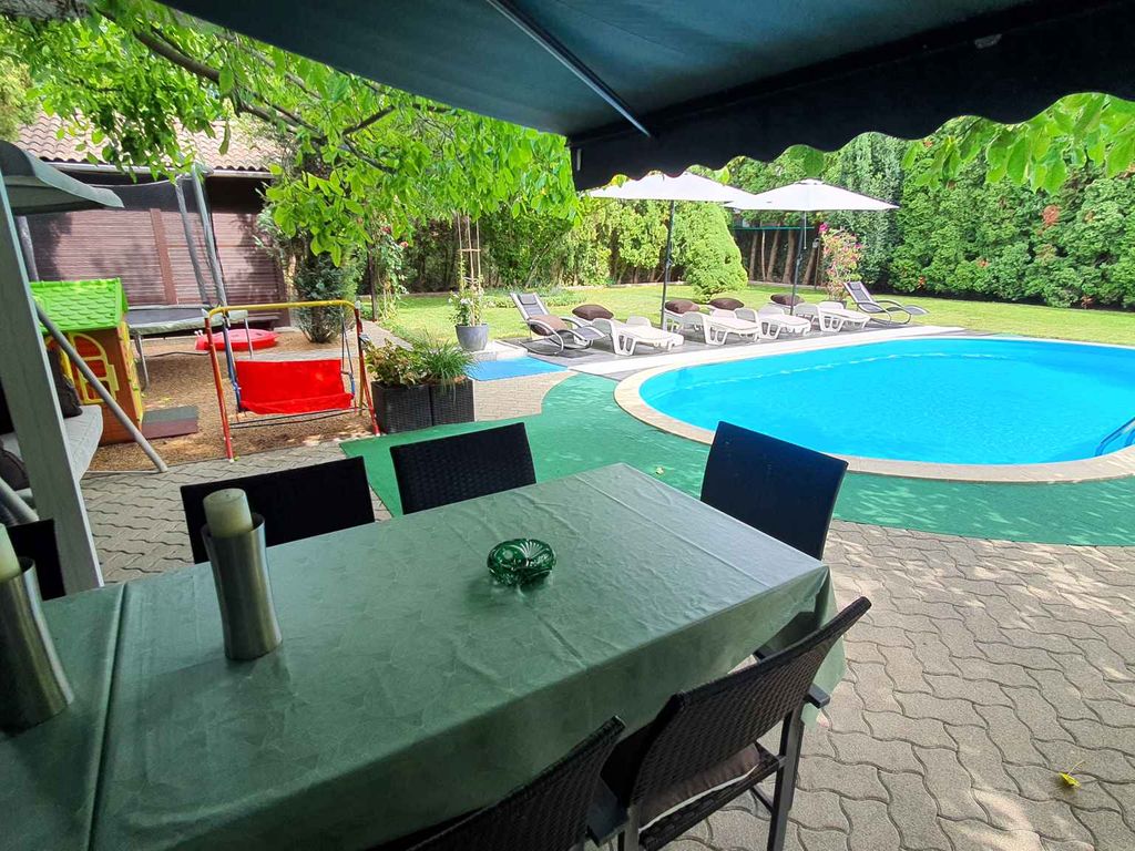 Ferienhaus mit großem Swimmingpool