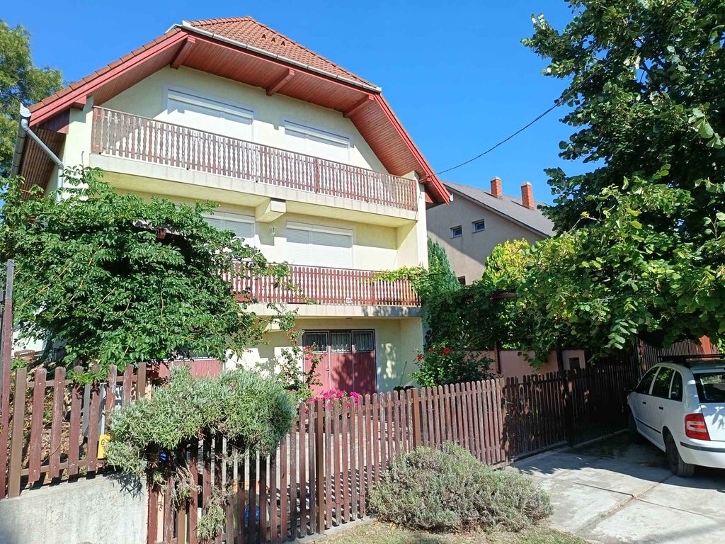 Ferienwohnung in ruhiger Lage mit Pool und Kinderspielplatz