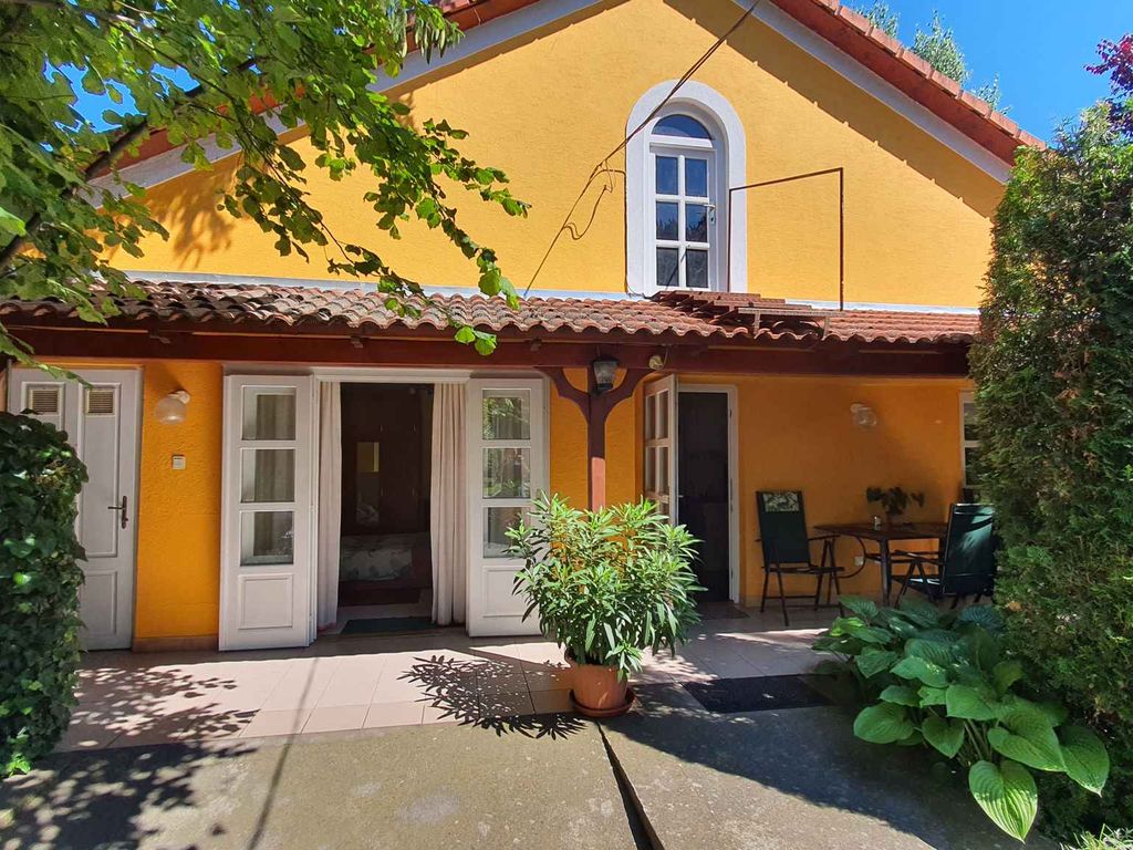 Ferienhaus in der Nähe vom Strand in beliebten Gebiet