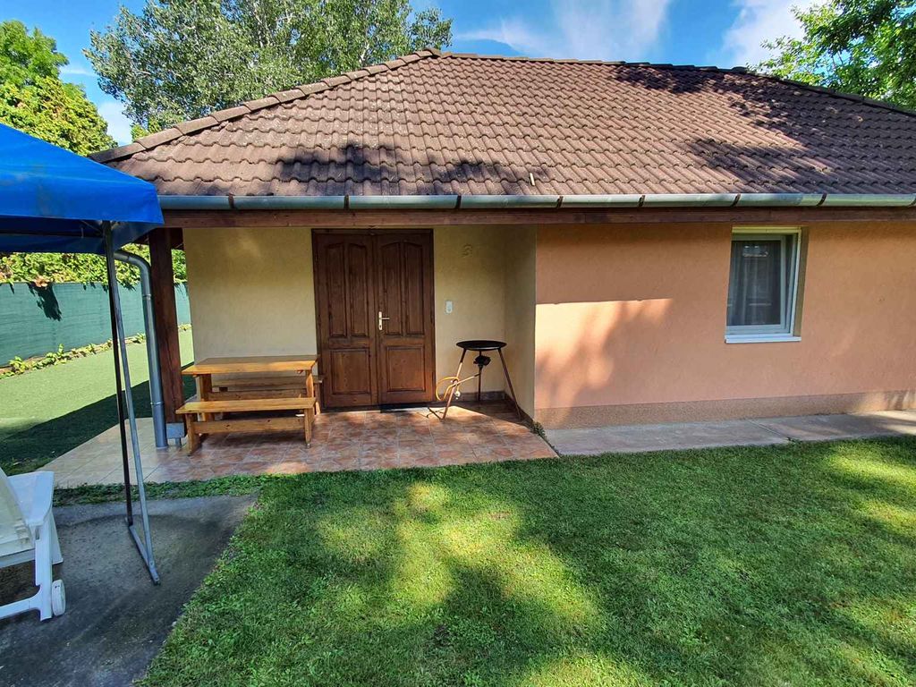 Ferienwohnung mit Klimaanlage und Gartenpavilon