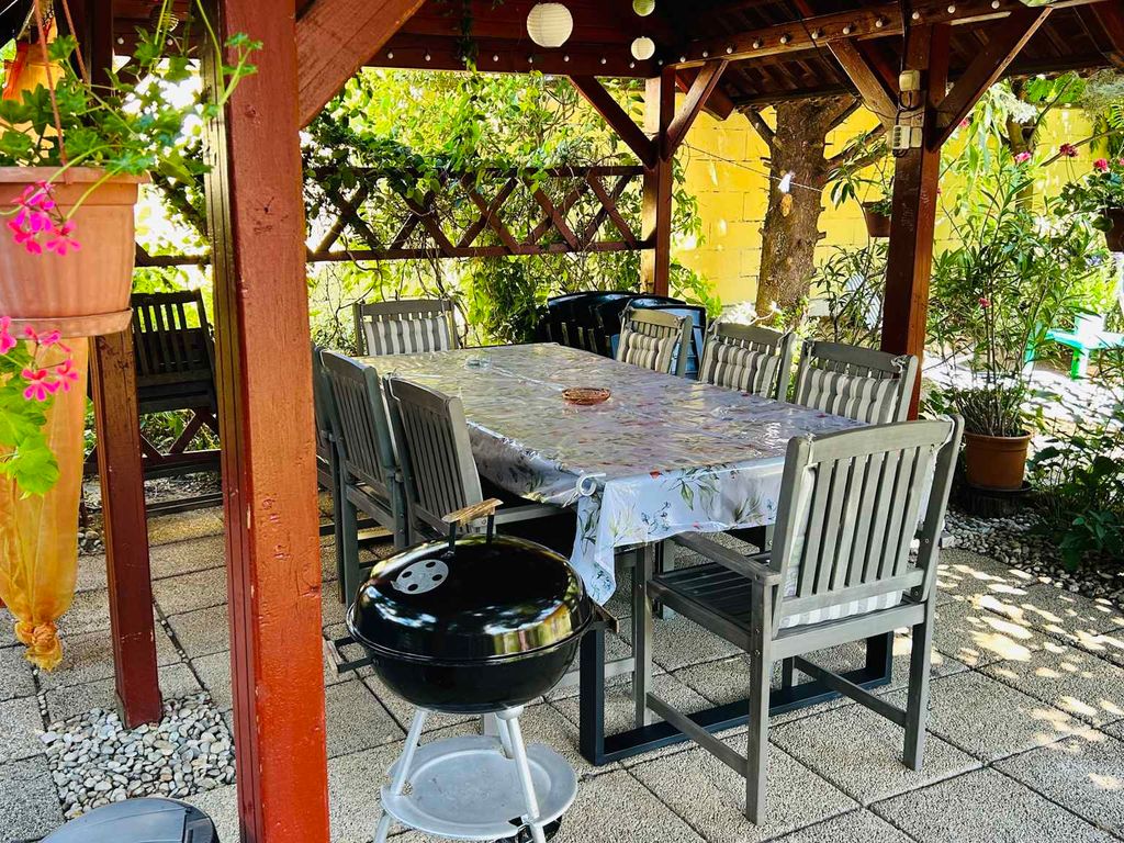 Ferienwohnung mit Grill und Gartenpavilion