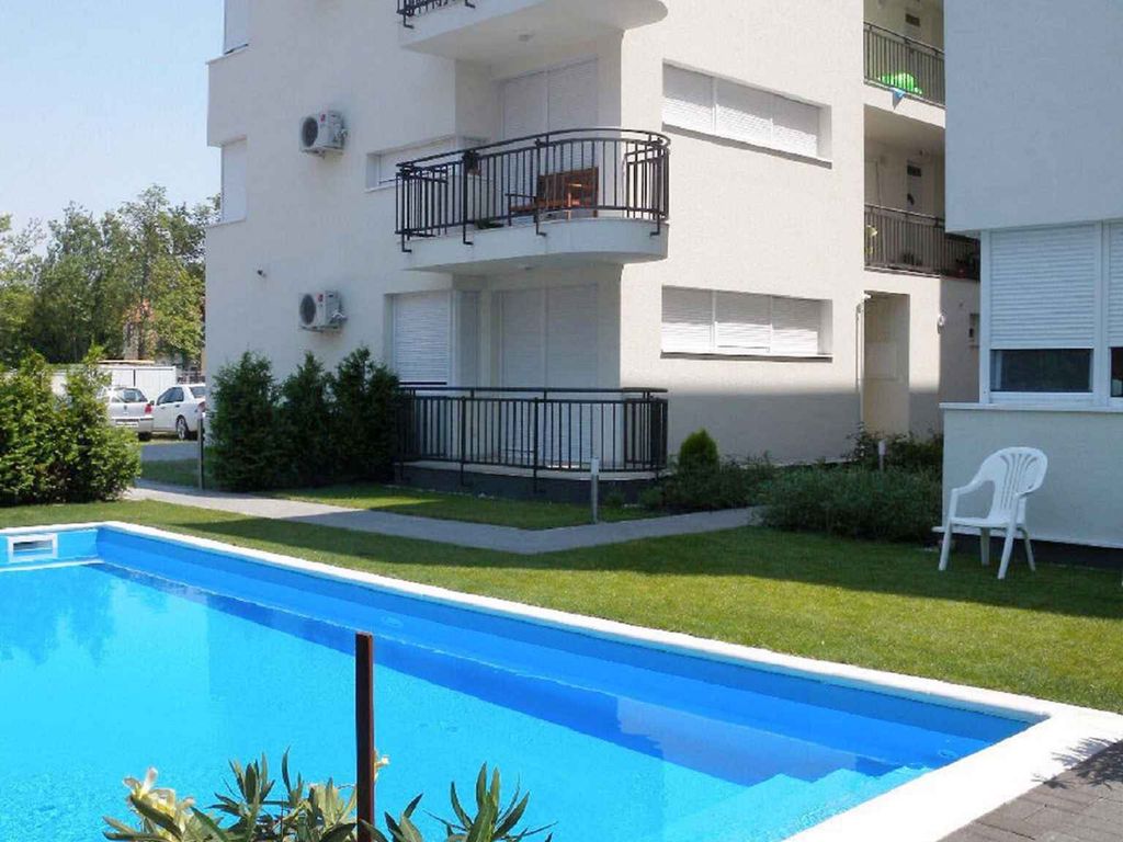 Ferienwohnung mit Pool und Internet