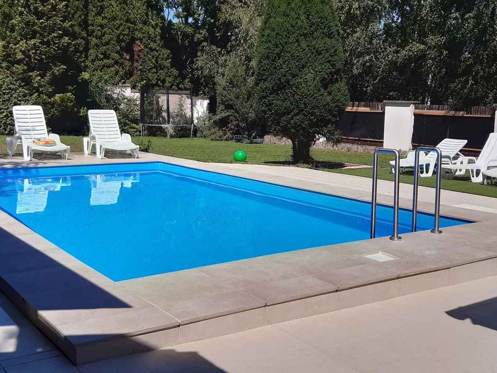 Ferienhaus mit Swimmingpool und Klimaanlage
