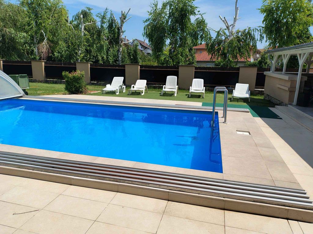 Ferienhaus mit Swimmingpool und Klimaanlage