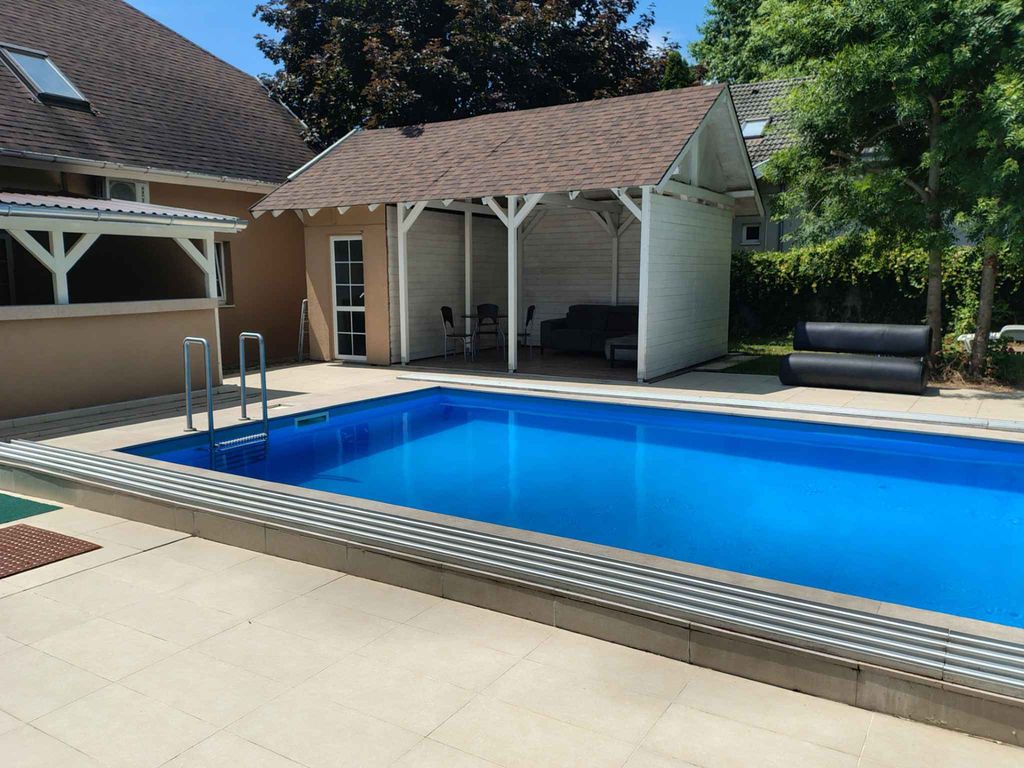 Ferienhaus mit Swimmingpool und Klimaanlage