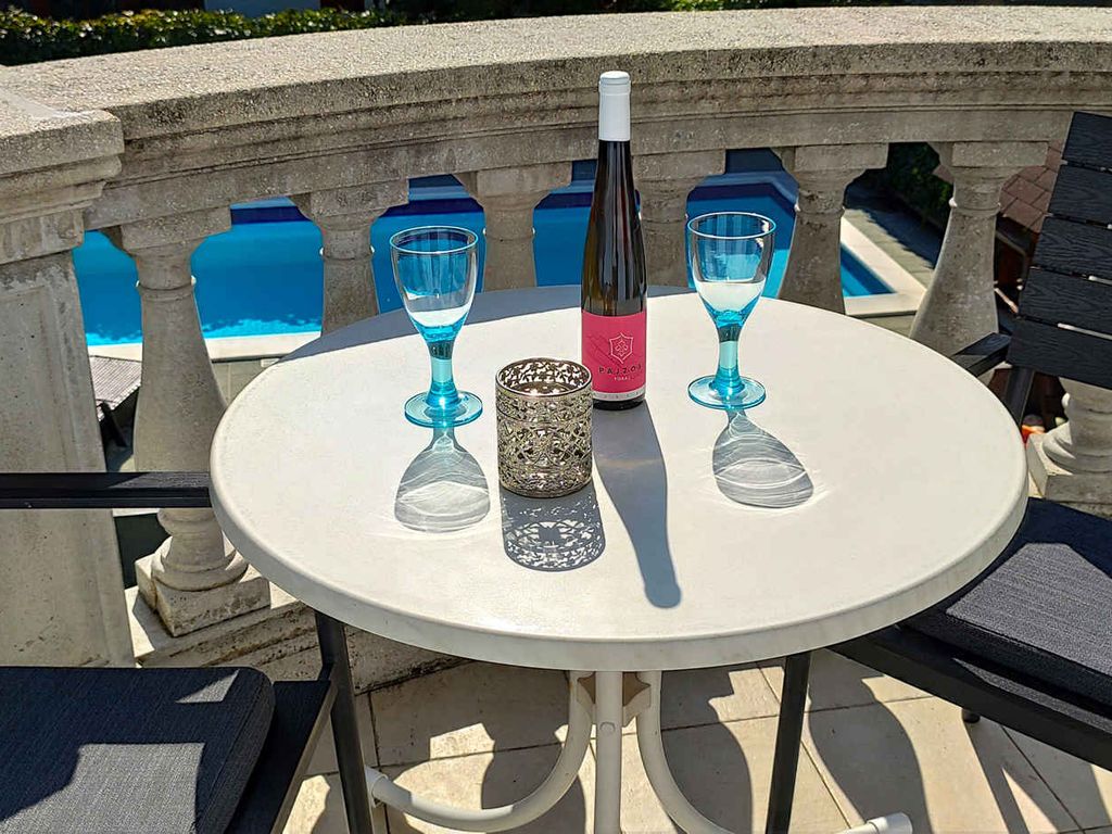 Ferienhaus mit Pool und Internet 400m zum Strand