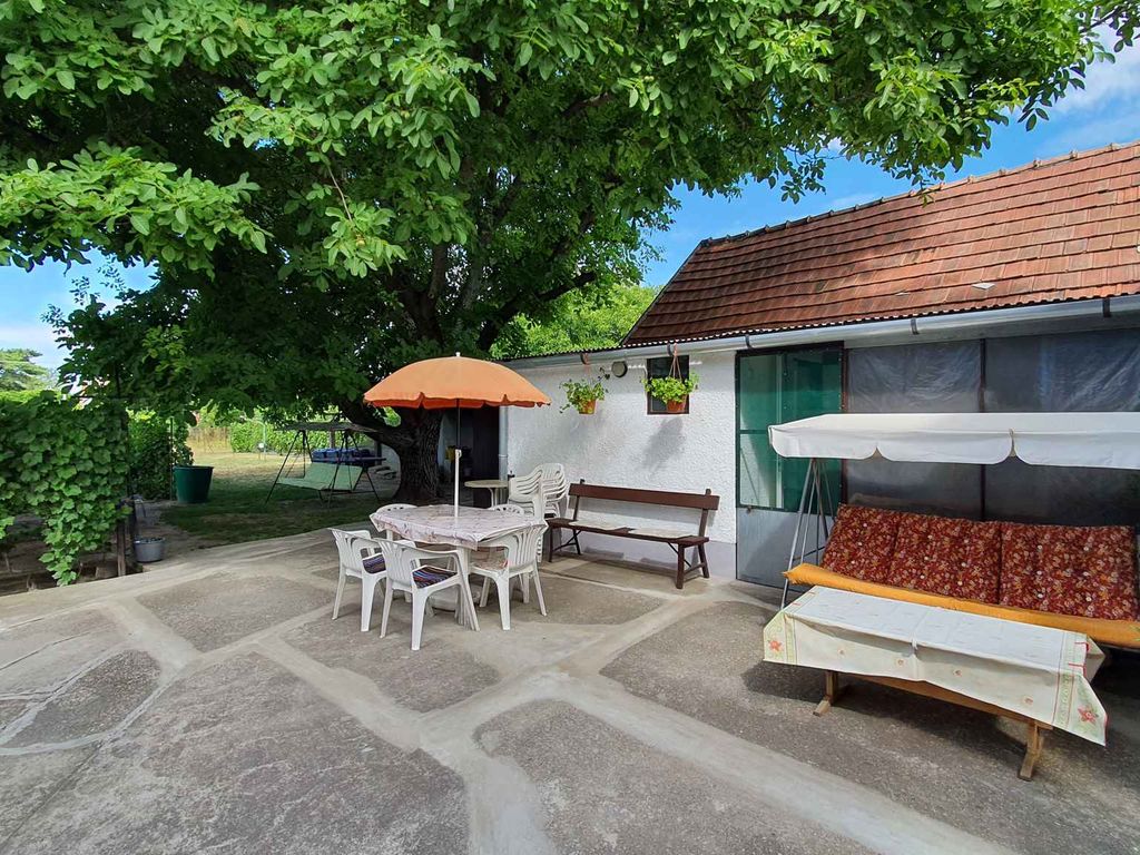 Ferienhaus mit Garten, WLAN und Klimaanlage im Haus