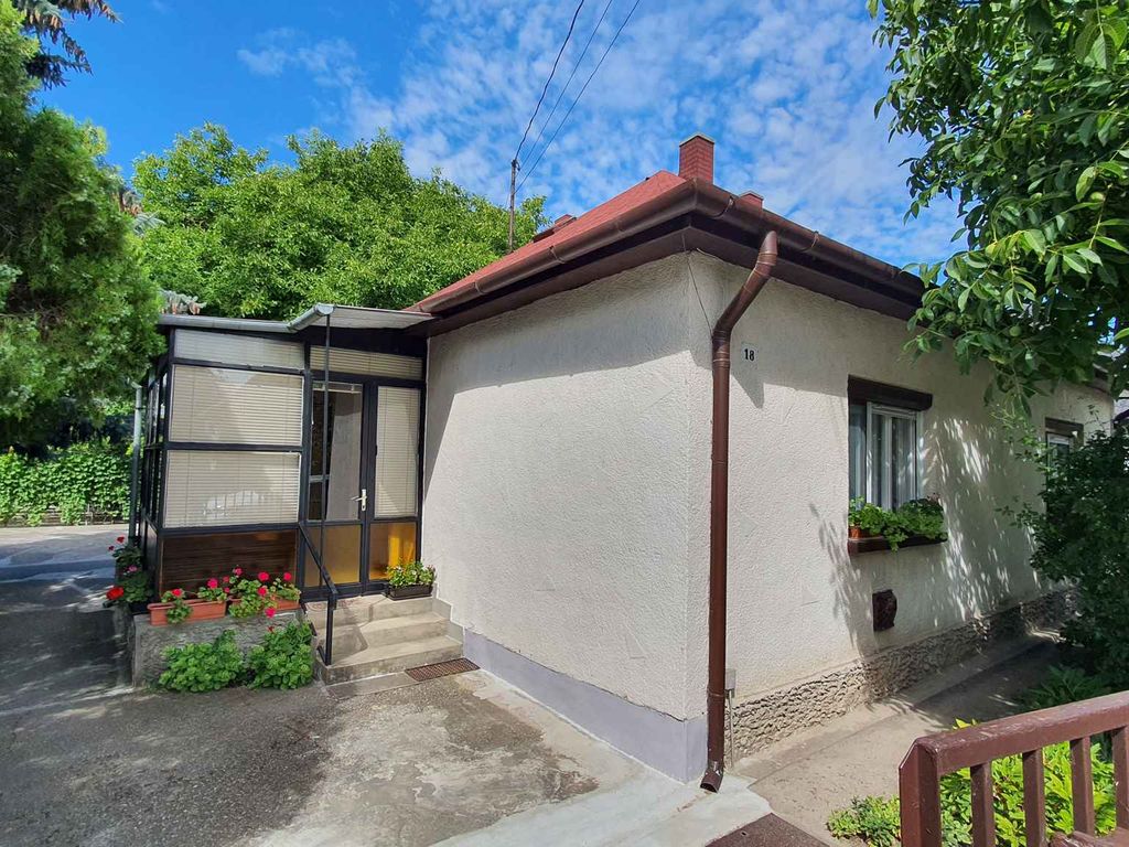 Ferienhaus mit Garten, WLAN und Klimaanlage im Haus