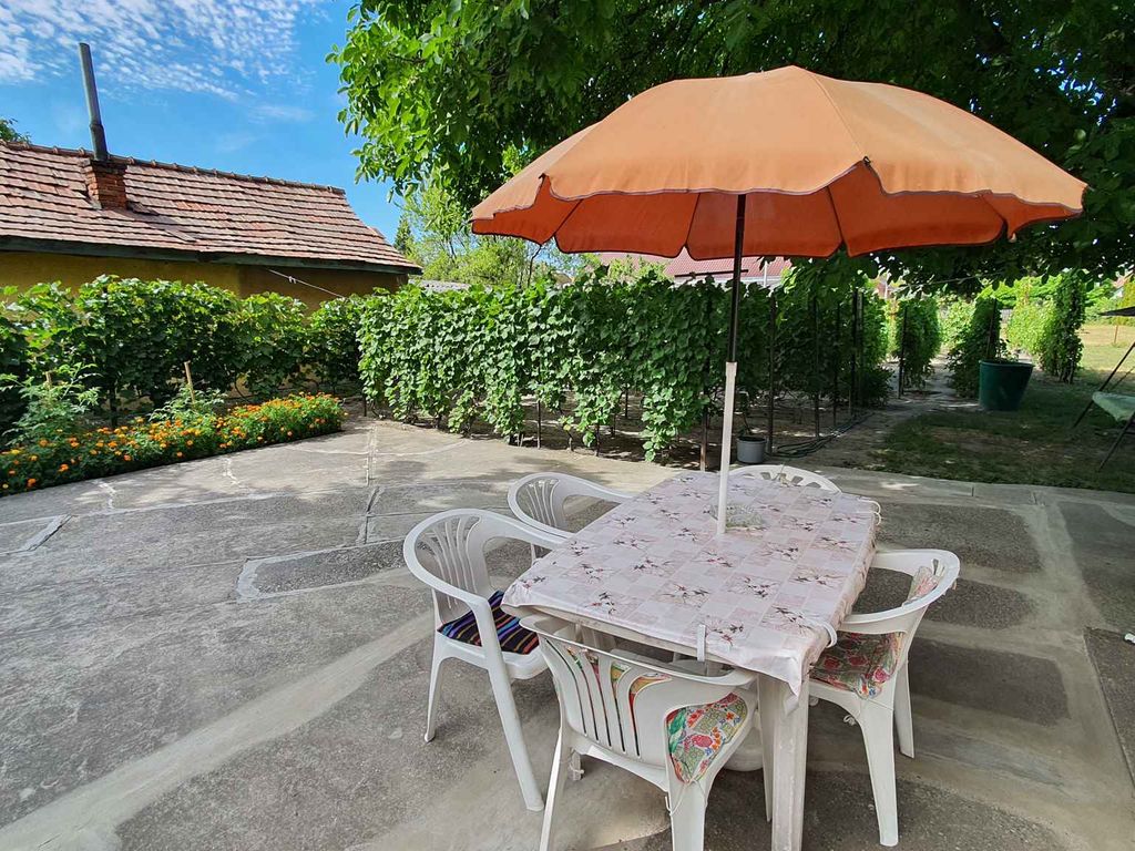 Ferienhaus mit Garten, WLAN und Klimaanlage im Haus