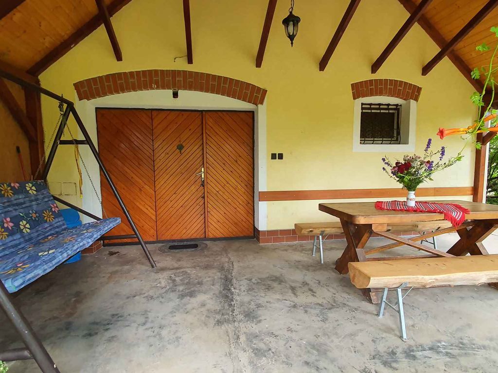 Ferienhaus eingerichtet in typisch ungarischem Stil