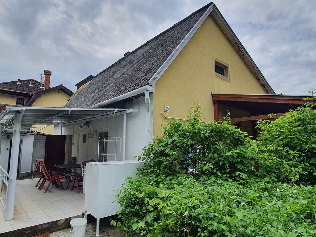 Ferienhaus in beliebten Urlaubsgebiet mit Terrasse