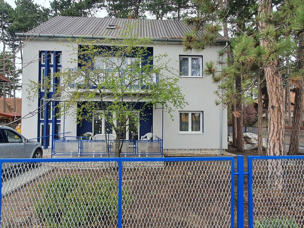 Ferienwohnung für 10 personen mit Internet und Klimaanlage 400m von Plattensee