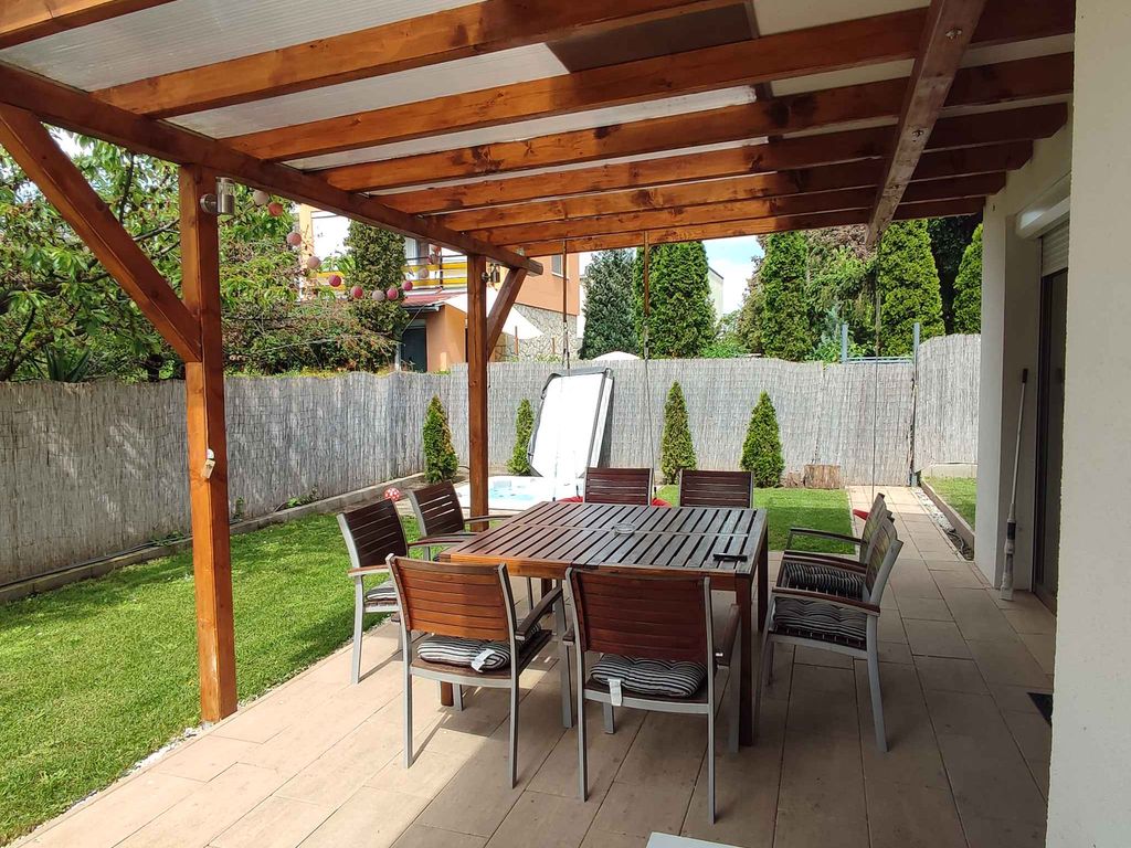 Ferienhaus mit Whirlpool, Klimaanlage und WLAN