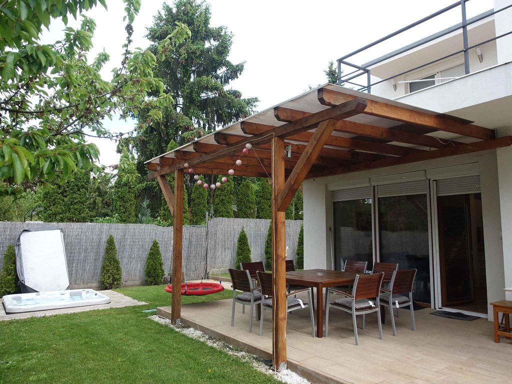 Ferienhaus mit Whirlpool, Klimaanlage und WLAN