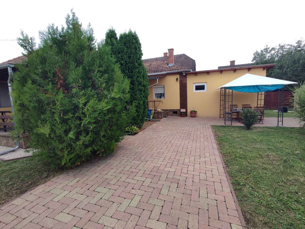 Ferienhaus mit Pool, Klimaanlage und WLAN