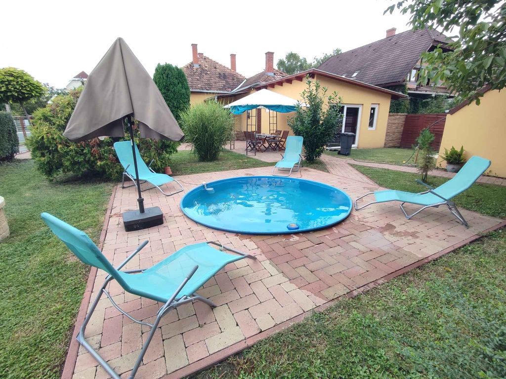 Ferienhaus mit Pool, Klimaanlage und WLAN