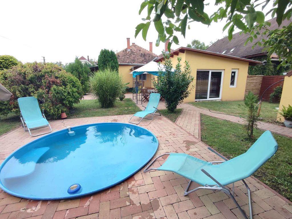 Ferienhaus mit Pool, Klimaanlage und WLAN