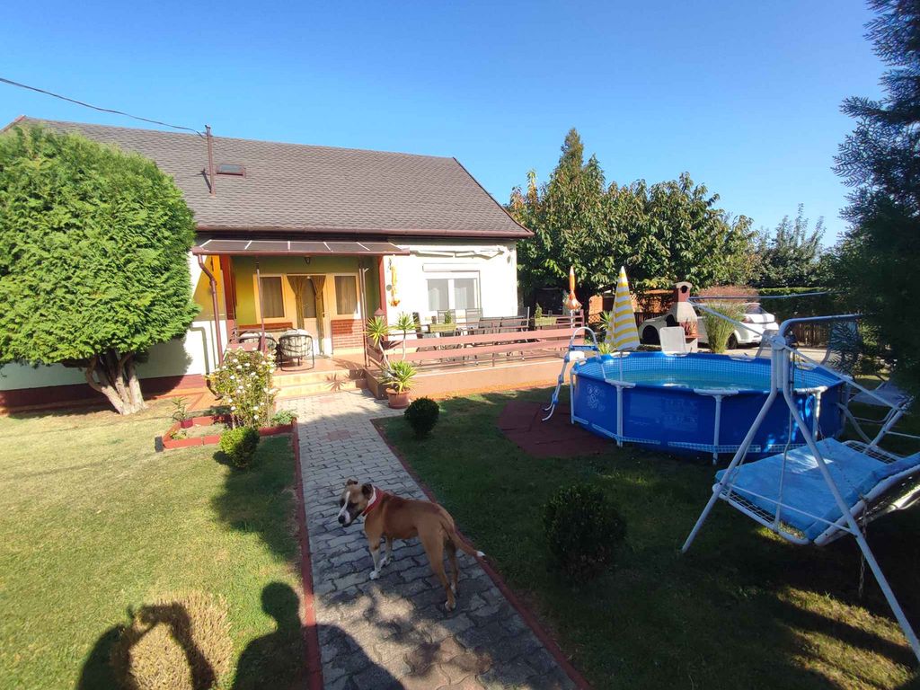 Ferienhaus mit Pool, Klimaanlage und WLAN in der Nähe vom Strand
