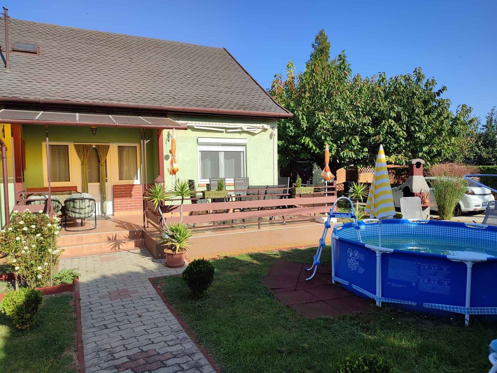 Ferienhaus mit Pool, Klimaanlage und WLAN in der Nähe vom Strand